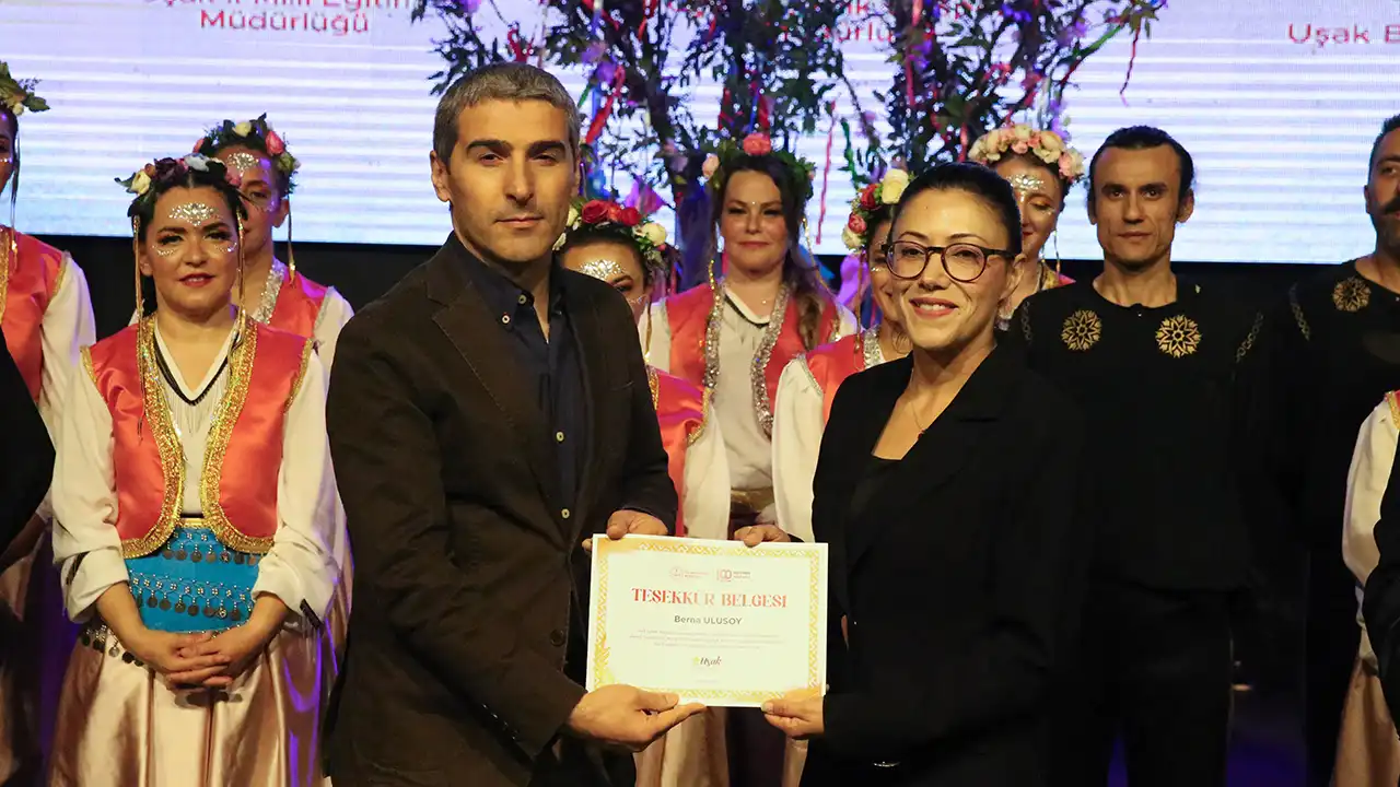 Uşak Öğretmen Dans Gösterisi1