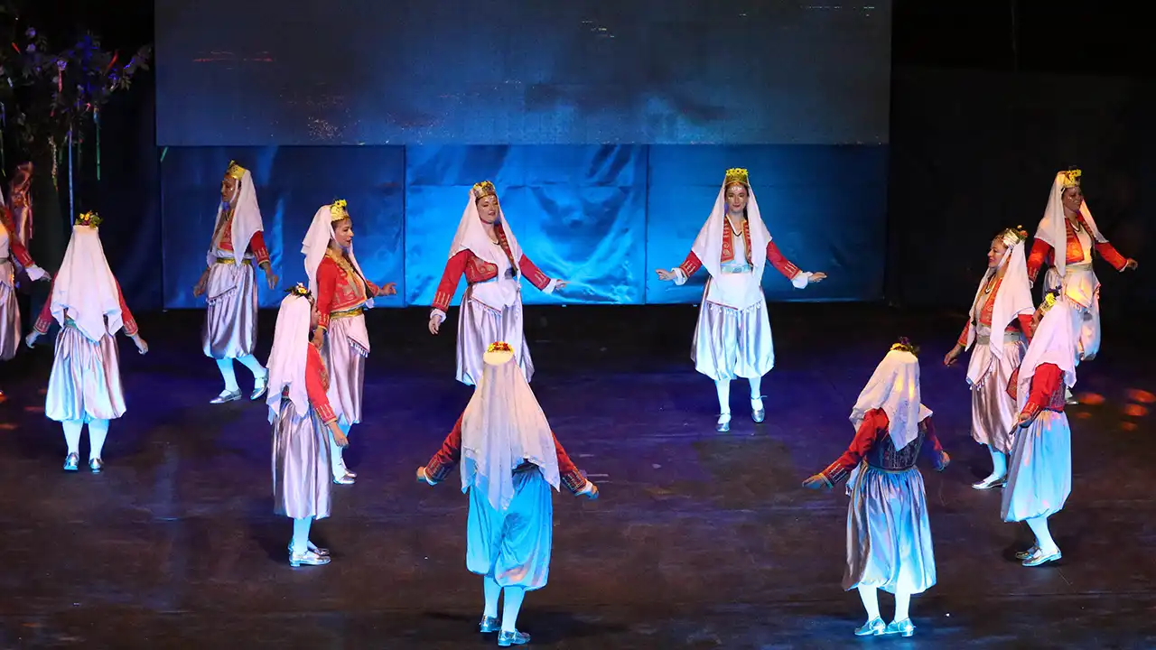 Uşak Öğretmen Dans Gösterisi3