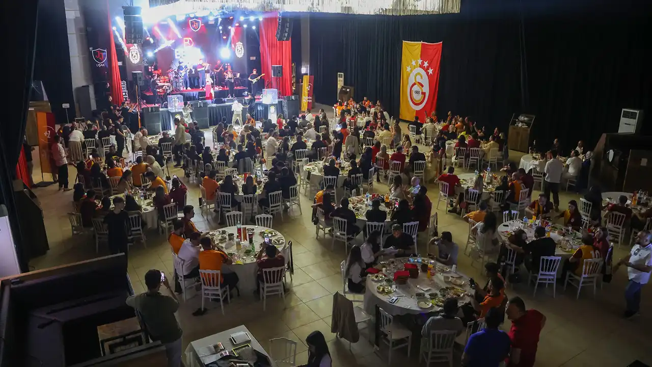 Galatasaray Uşak Kutlama Gece1