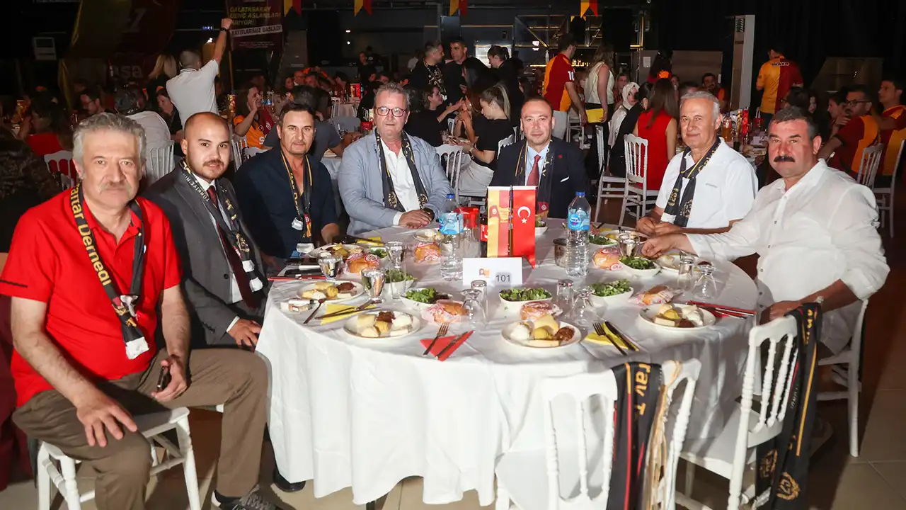 Galatasaray Uşak Kutlama Gece3