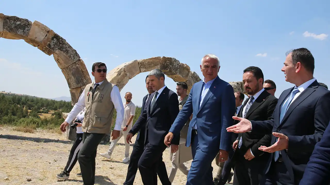 Kültür Bakan Nuri Ersoy Uşak2