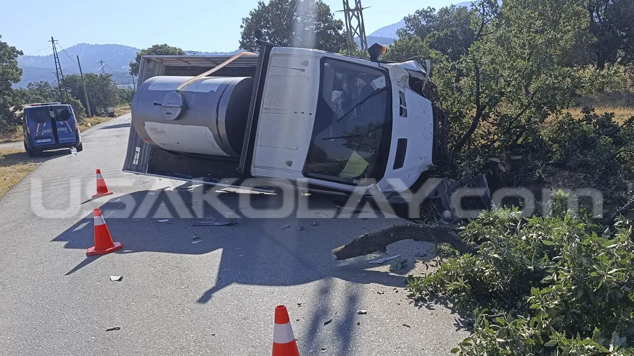 Sivaslı Pınarbaşı Süt Toplama Aracı Motorsiklet Çarpıştı 2